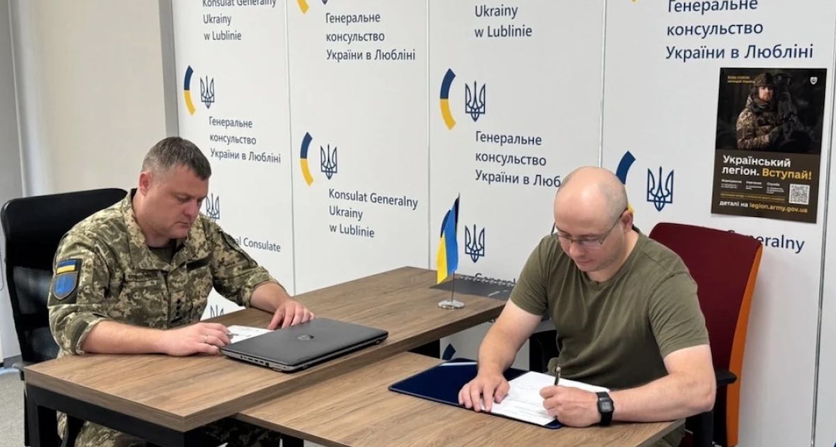 Четверта група добровольців Українського легіону підписала контракти / Фото: Юрій Банахевич