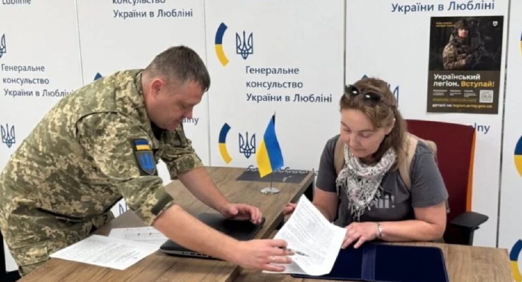 Четверта група добровольців Українського легіону підписала контракти / Фото: Юрій Банахевич